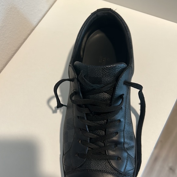 Size 11 in great shape . Bought at Louis store - Picture 5 of 8